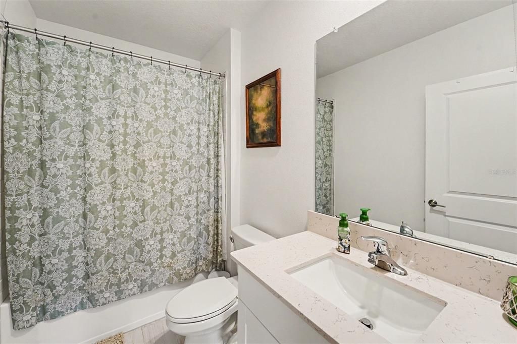 For Sale: $450,000 (6 beds, 3 baths, 2580 Square Feet)
