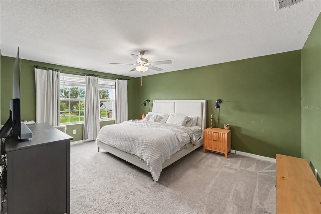 For Sale: $450,000 (6 beds, 3 baths, 2580 Square Feet)