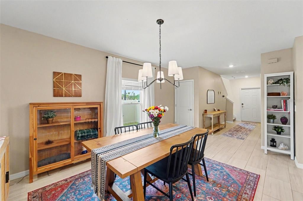 For Sale: $450,000 (6 beds, 3 baths, 2580 Square Feet)