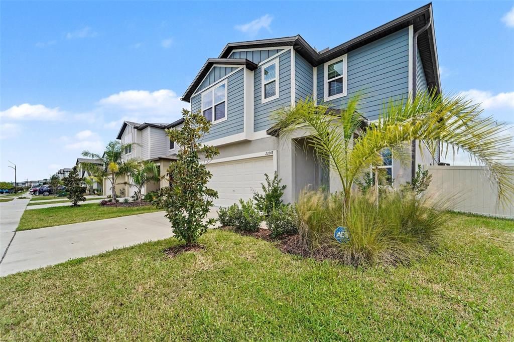 For Sale: $450,000 (6 beds, 3 baths, 2580 Square Feet)