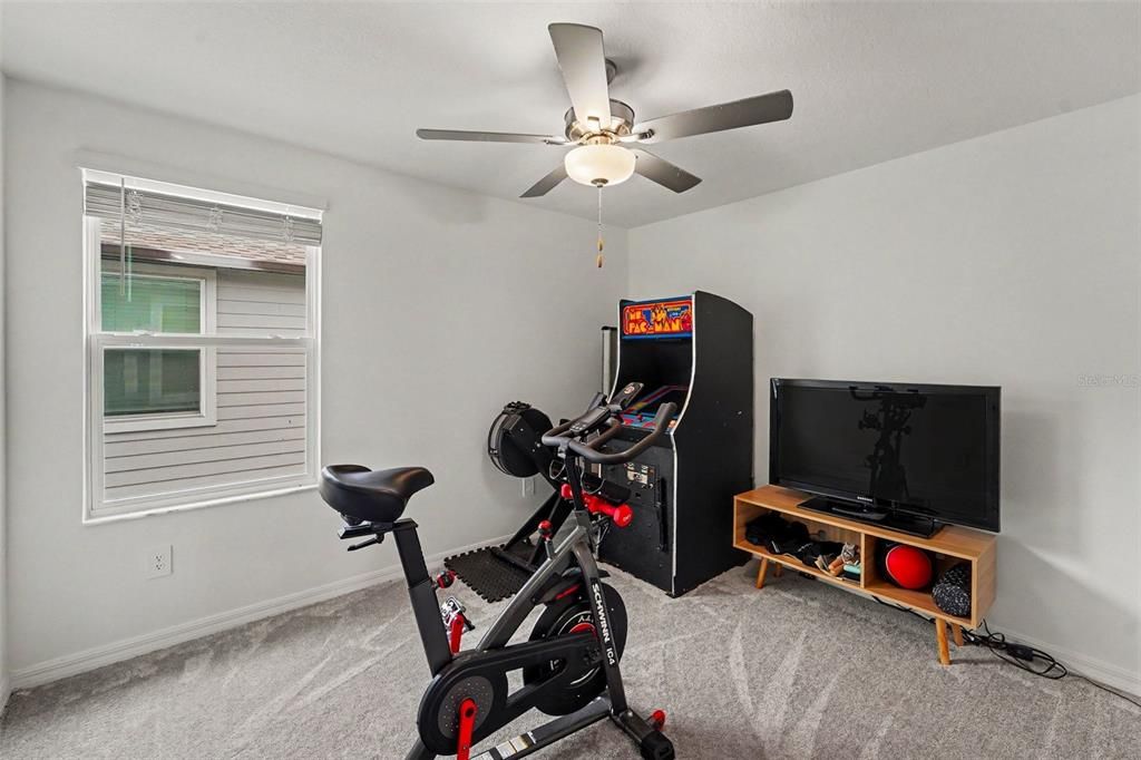 For Sale: $450,000 (6 beds, 3 baths, 2580 Square Feet)