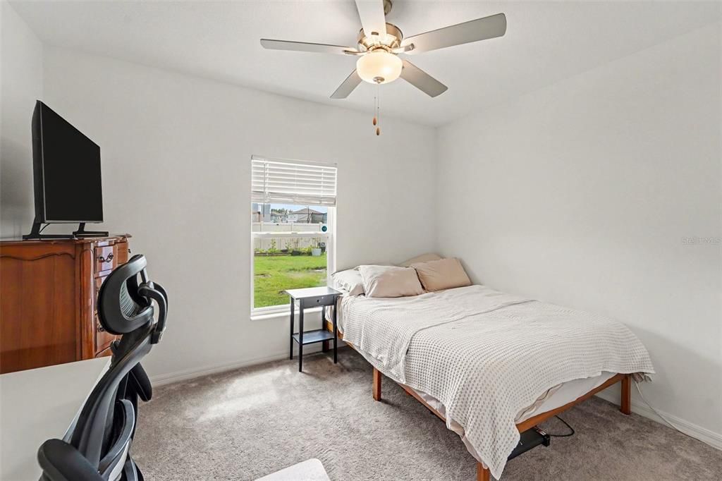 For Sale: $450,000 (6 beds, 3 baths, 2580 Square Feet)