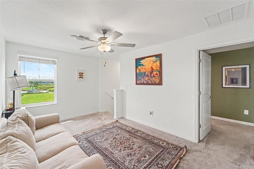 For Sale: $450,000 (6 beds, 3 baths, 2580 Square Feet)