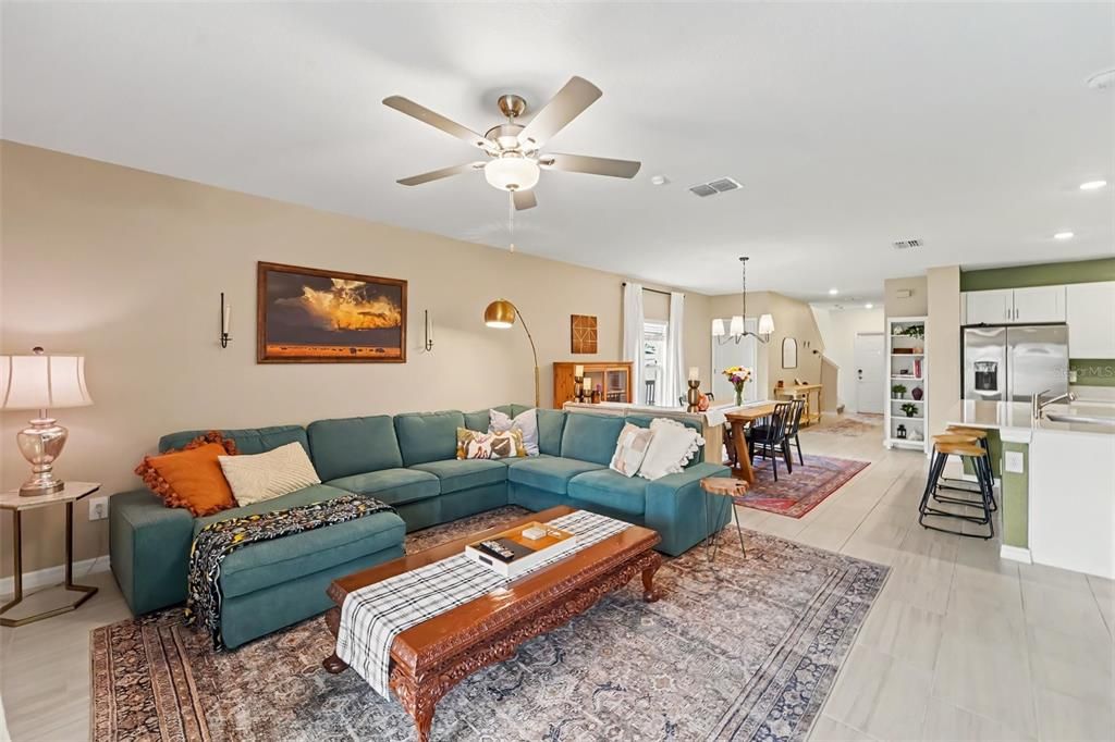 For Sale: $450,000 (6 beds, 3 baths, 2580 Square Feet)