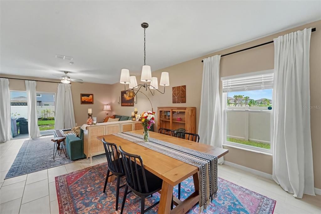For Sale: $450,000 (6 beds, 3 baths, 2580 Square Feet)