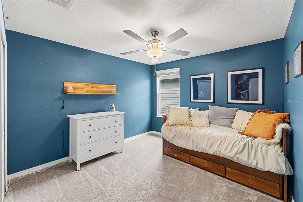 For Sale: $450,000 (6 beds, 3 baths, 2580 Square Feet)