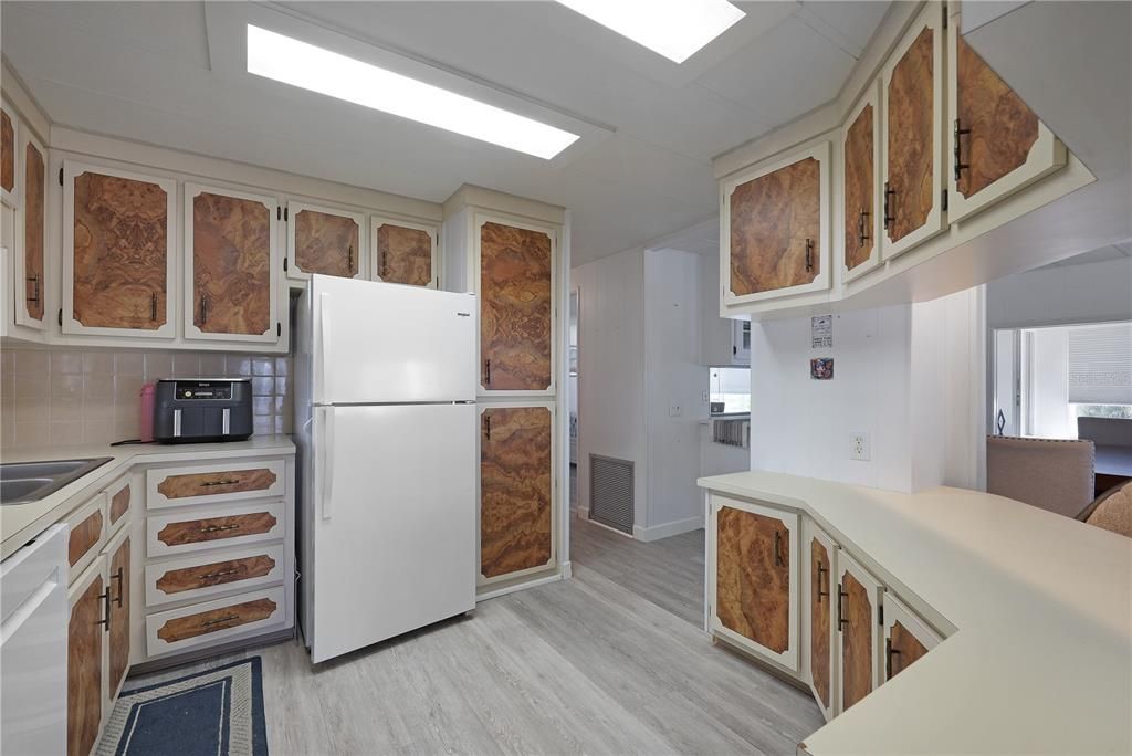 На продажу: $139,000 (2 спален, 2 ванн, 1152 Квадратных фут)