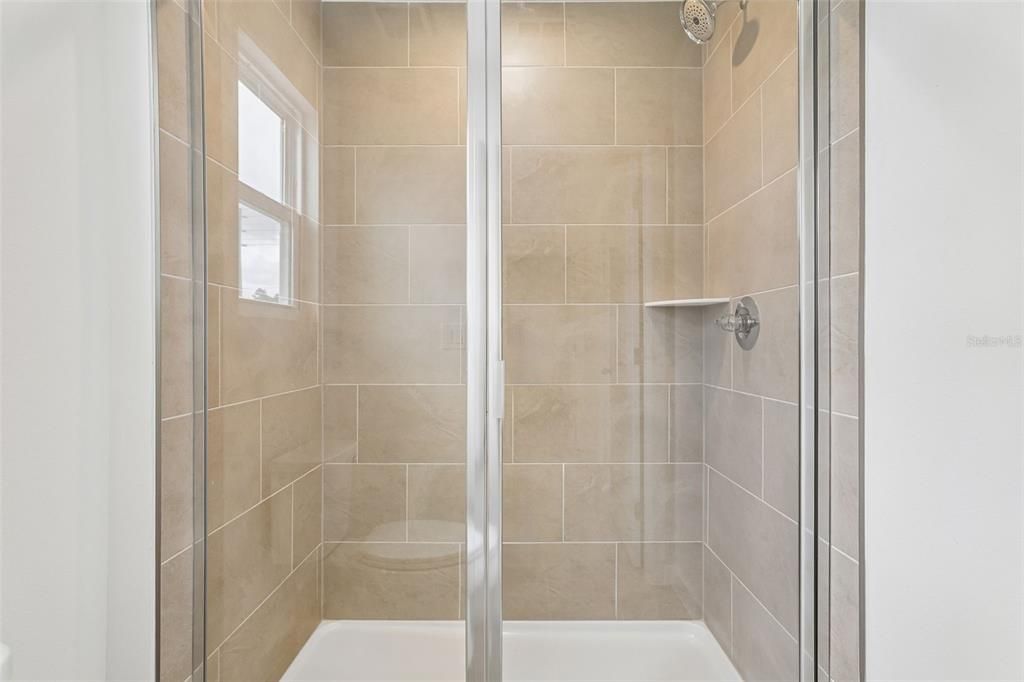 На продажу: $329,990 (3 спален, 2 ванн, 1469 Квадратных фут)