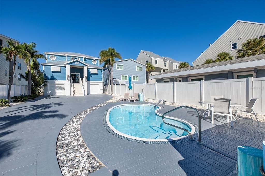 For Sale: $5,995,000 (6 beds, 5 baths, 4140 Square Feet)