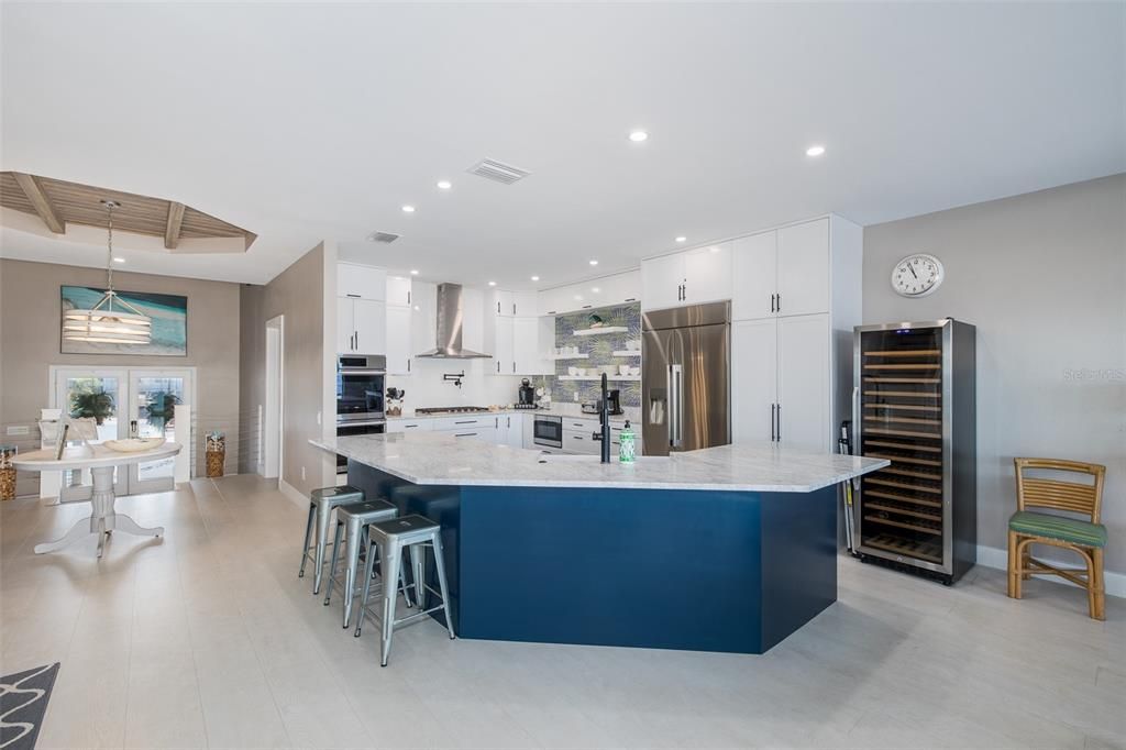 For Sale: $5,995,000 (6 beds, 5 baths, 4140 Square Feet)
