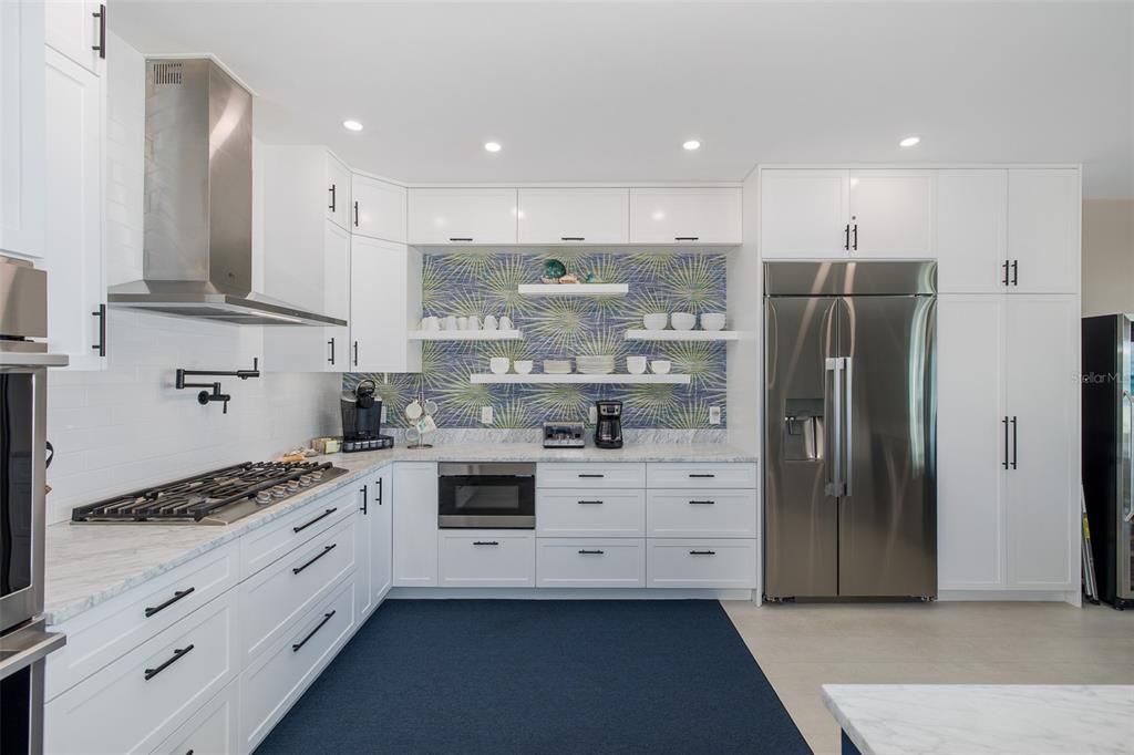 For Sale: $5,995,000 (6 beds, 5 baths, 4140 Square Feet)