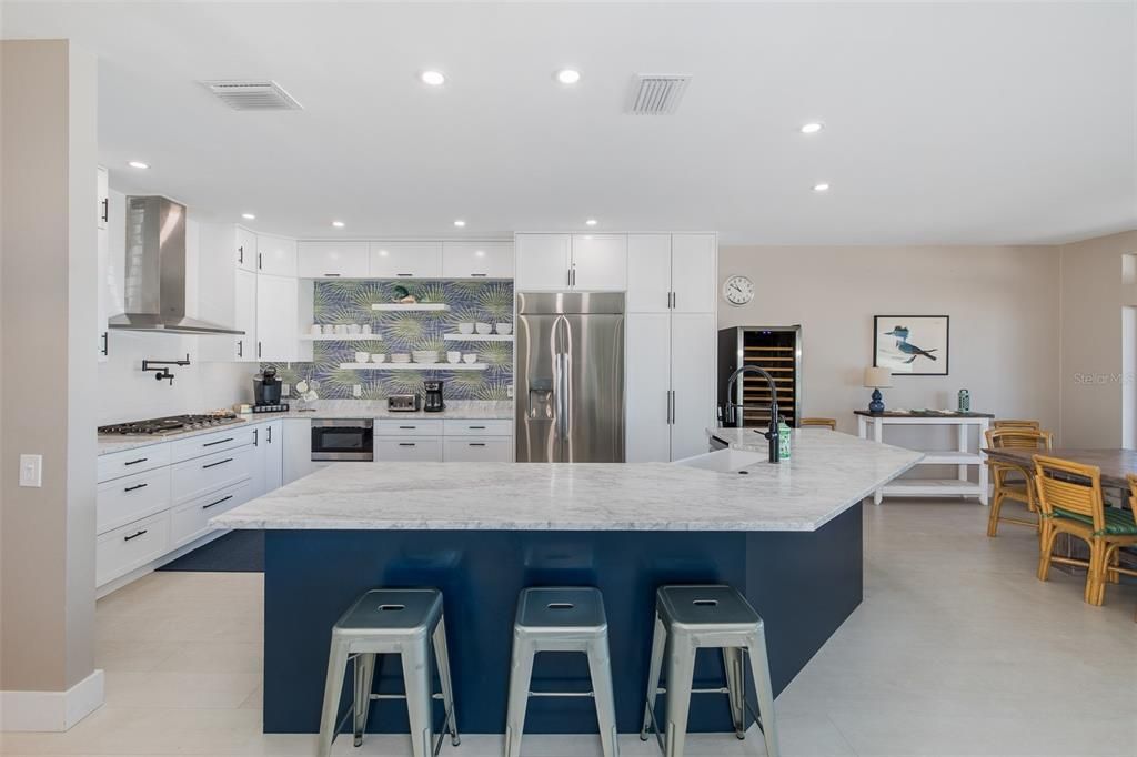 For Sale: $5,995,000 (6 beds, 5 baths, 4140 Square Feet)