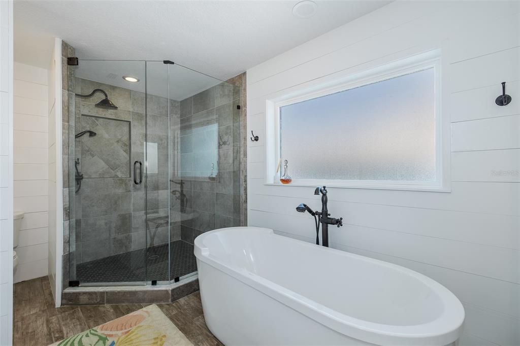 For Sale: $5,995,000 (6 beds, 5 baths, 4140 Square Feet)