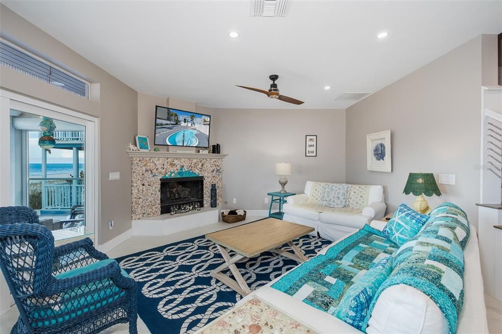 For Sale: $5,995,000 (6 beds, 5 baths, 4140 Square Feet)
