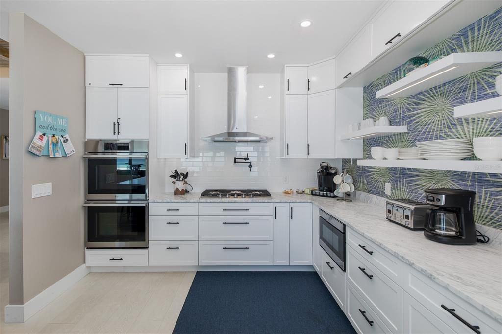 For Sale: $5,995,000 (6 beds, 5 baths, 4140 Square Feet)
