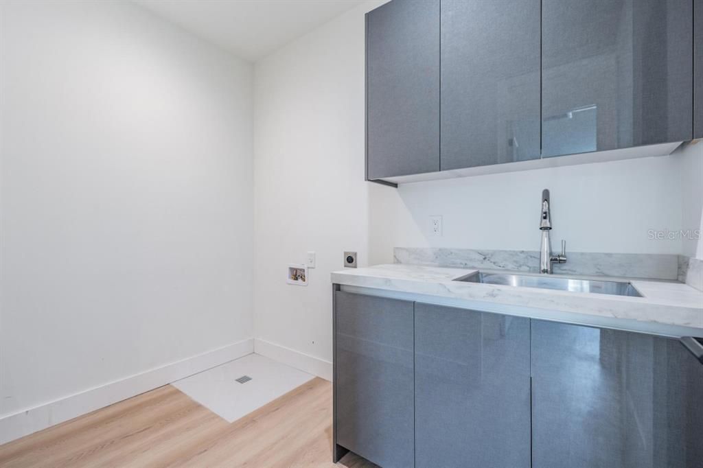 For Rent: $6,100 (4 beds, 3 baths, 3060 Square Feet)