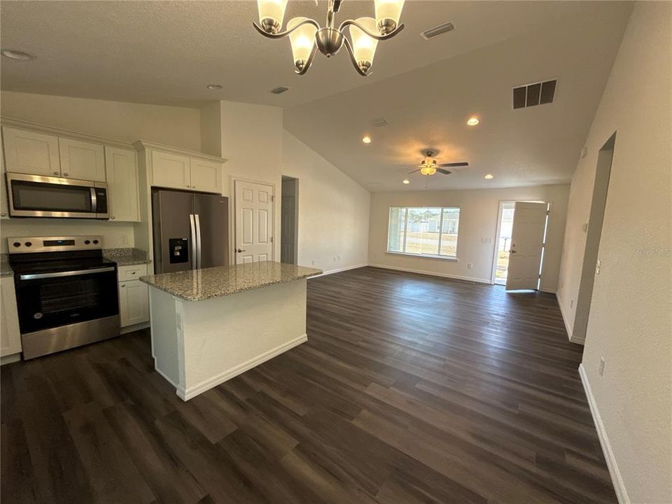 For Rent: $1,675 (3 beds, 2 baths, 1321 Square Feet)