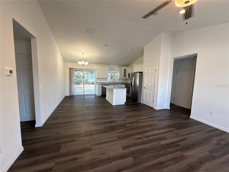 For Rent: $1,675 (3 beds, 2 baths, 1321 Square Feet)