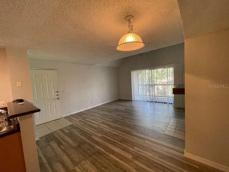 For Rent: $1,300 (1 beds, 1 baths, 644 Square Feet)