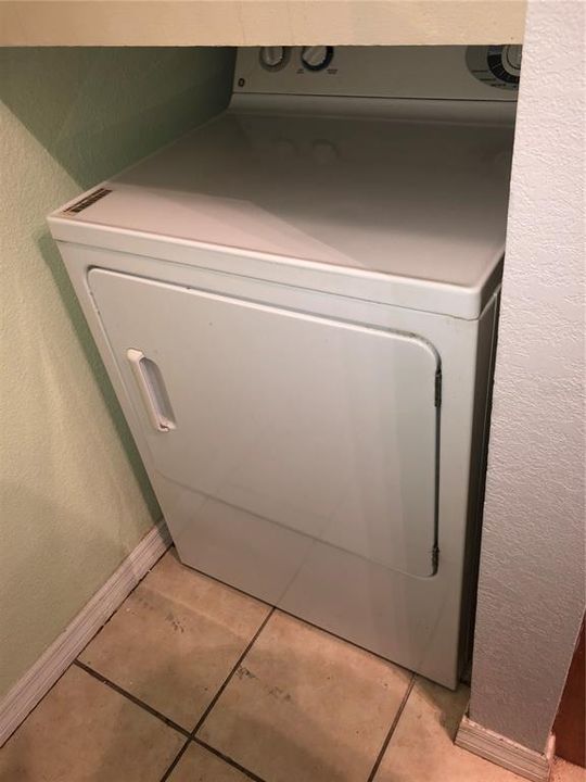 For Rent: $1,300 (1 beds, 1 baths, 644 Square Feet)