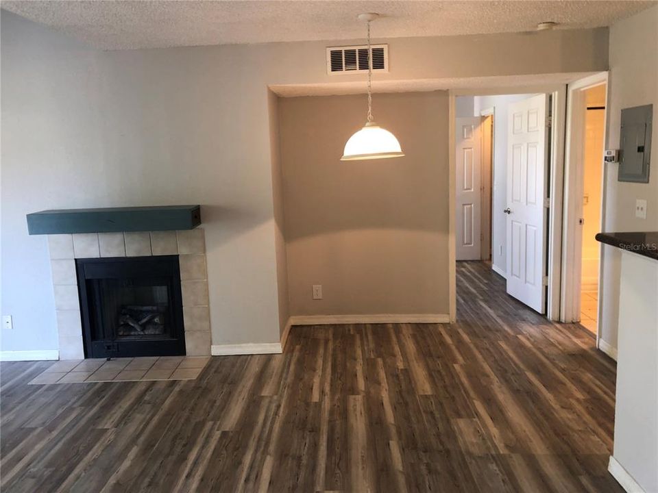 For Rent: $1,300 (1 beds, 1 baths, 644 Square Feet)