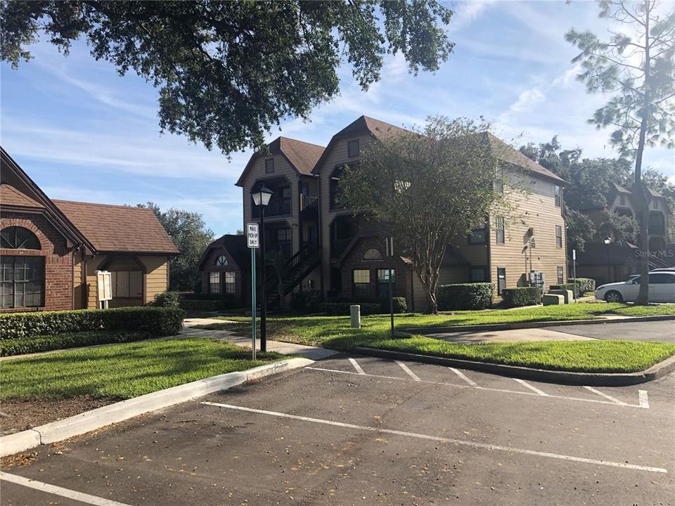 For Rent: $1,300 (1 beds, 1 baths, 644 Square Feet)