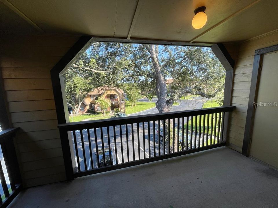 For Rent: $1,300 (1 beds, 1 baths, 644 Square Feet)