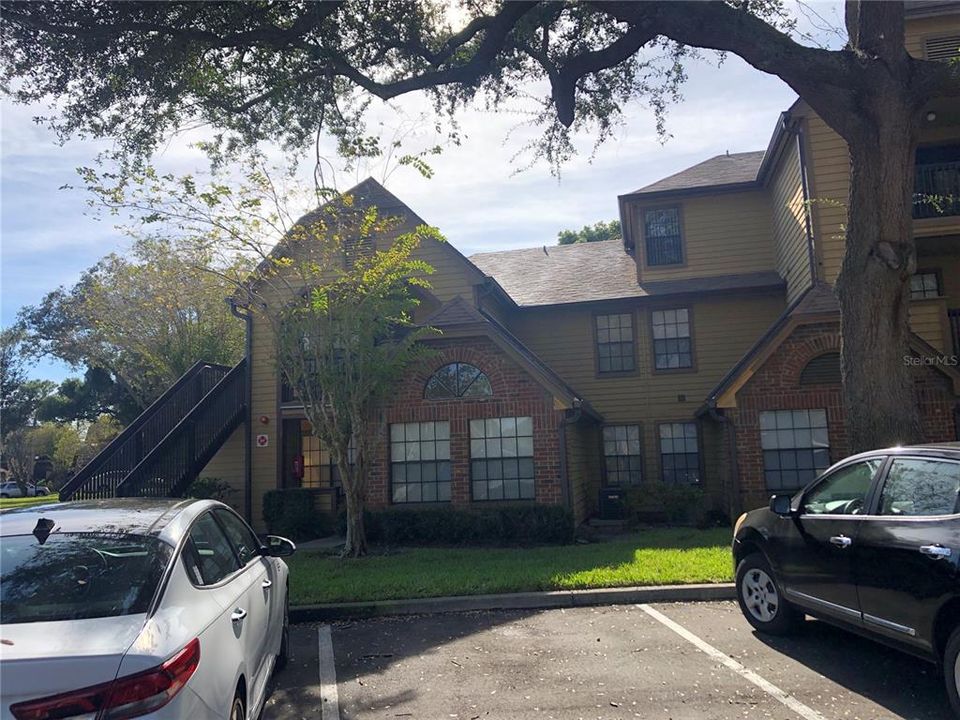 For Rent: $1,300 (1 beds, 1 baths, 644 Square Feet)