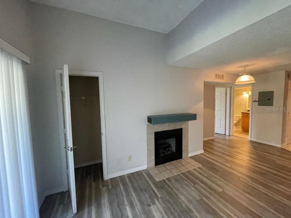 For Rent: $1,300 (1 beds, 1 baths, 644 Square Feet)