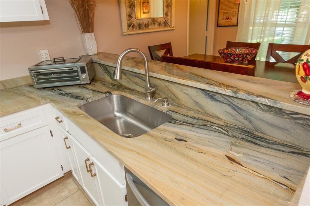 En Venta: $220,000 (2 camas, 2 baños, 900 Pies cuadrados)