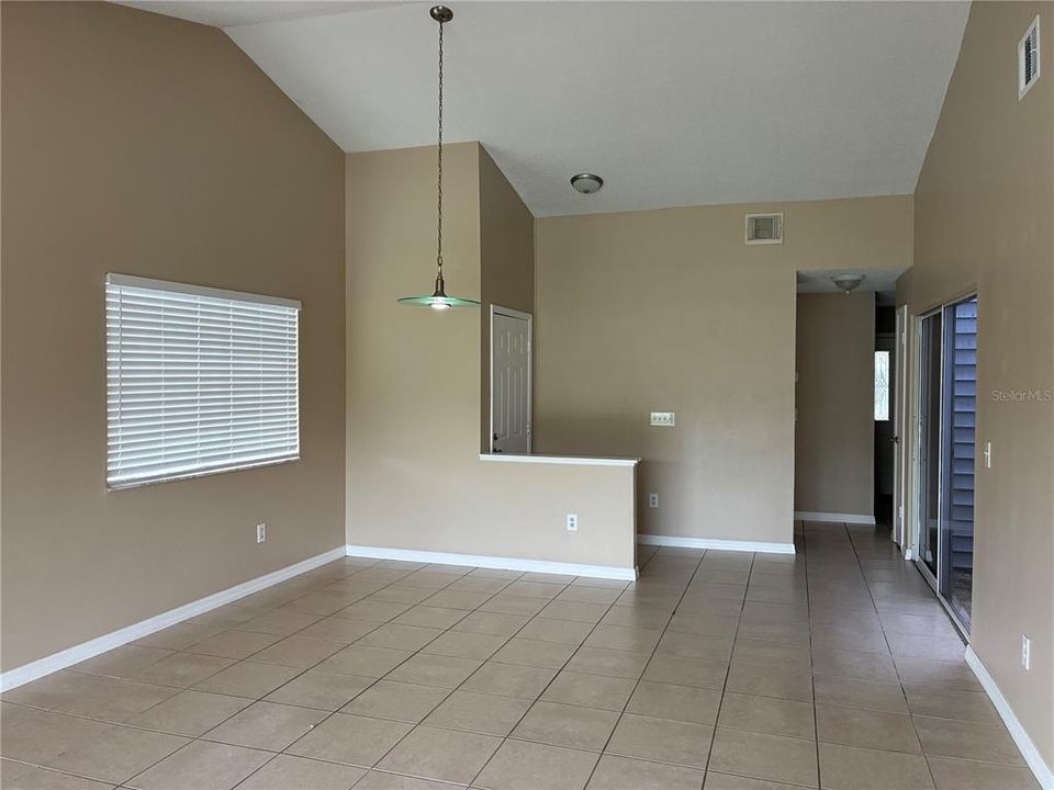 For Rent: $2,095 (3 beds, 2 baths, 1378 Square Feet)