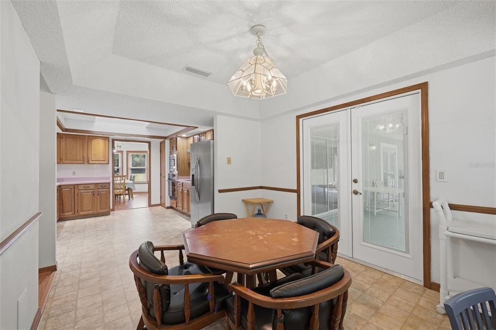 For Sale: $545,000 (3 beds, 2 baths, 2291 Square Feet)
