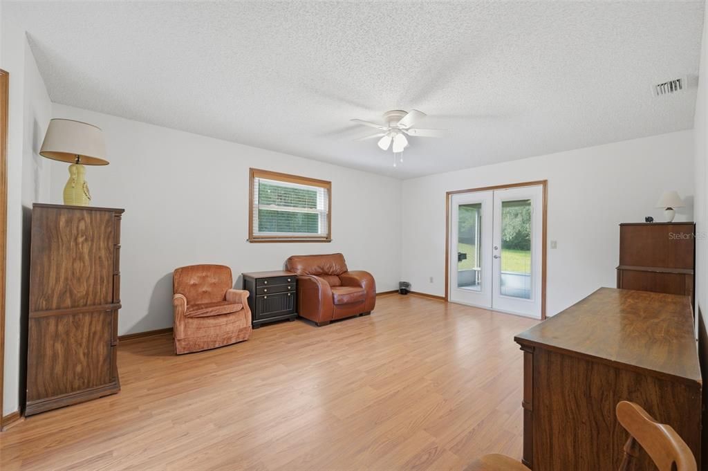 For Sale: $545,000 (3 beds, 2 baths, 2291 Square Feet)