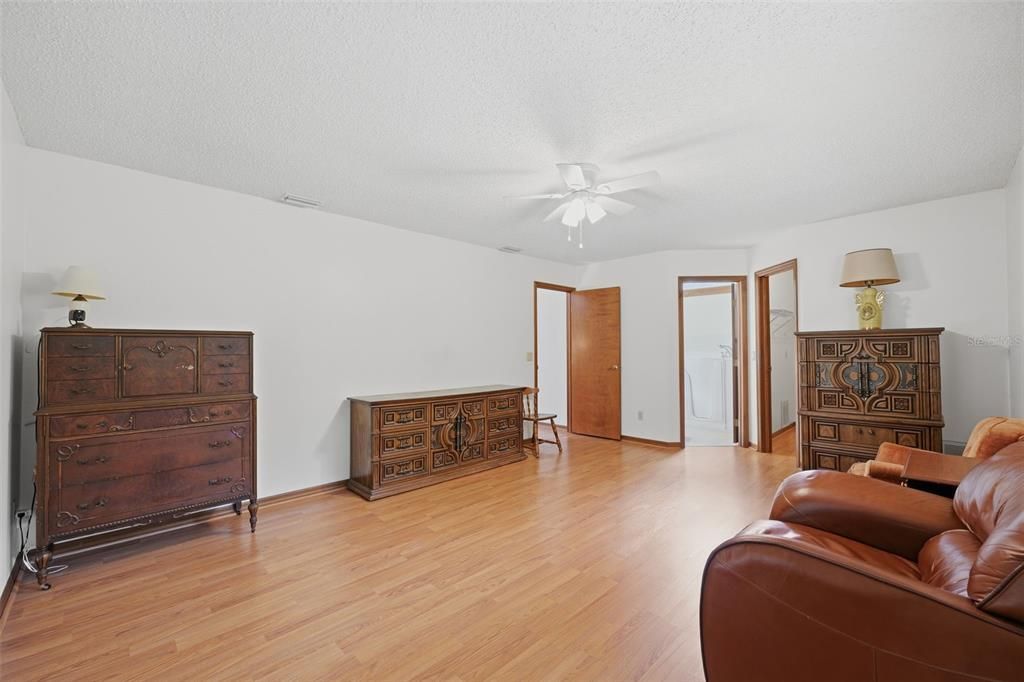 For Sale: $545,000 (3 beds, 2 baths, 2291 Square Feet)