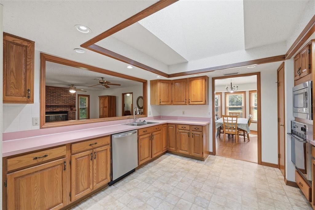 For Sale: $545,000 (3 beds, 2 baths, 2291 Square Feet)