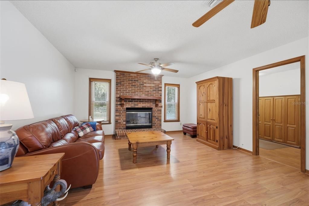 For Sale: $545,000 (3 beds, 2 baths, 2291 Square Feet)
