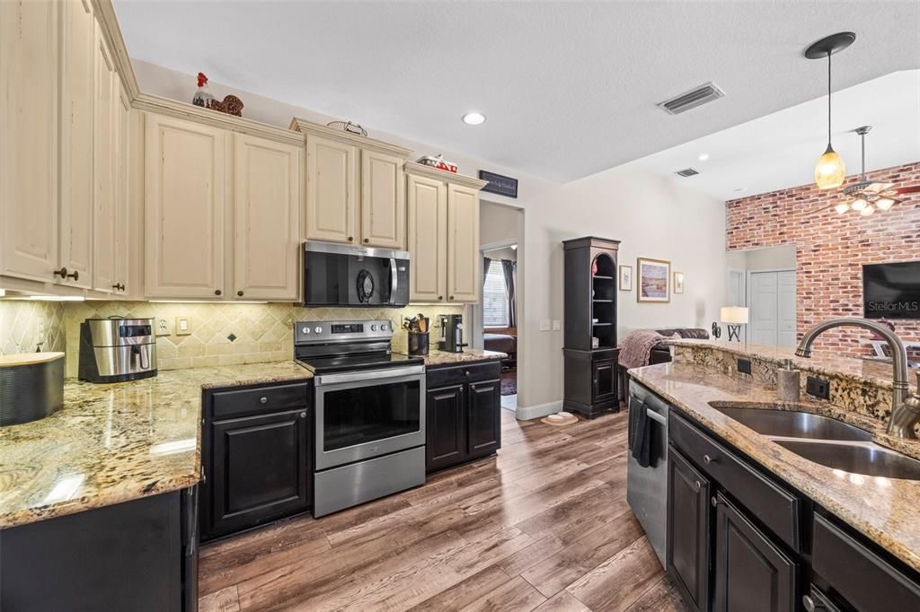 For Sale: $683,000 (4 beds, 3 baths, 2197 Square Feet)