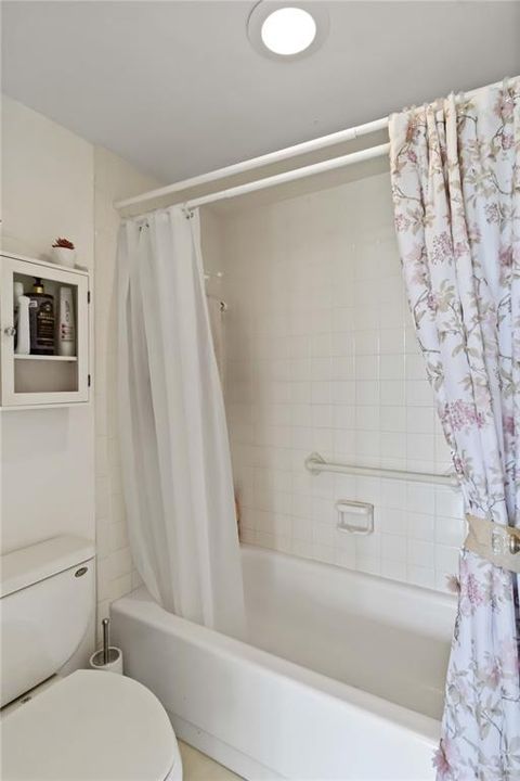 На продажу: $149,000 (2 спален, 2 ванн, 940 Квадратных фут)