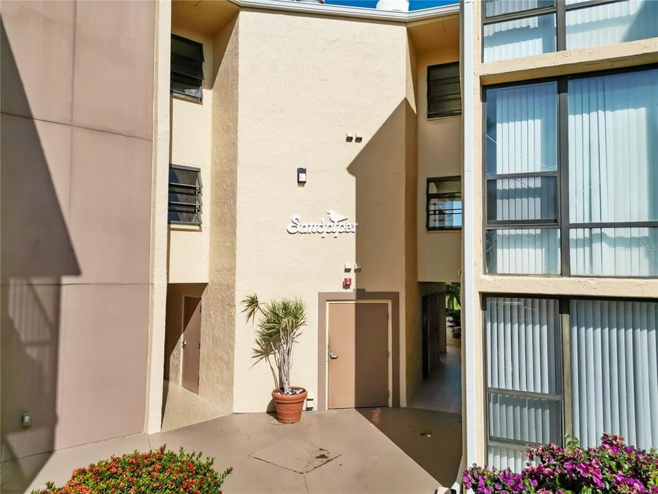 На продажу: $149,000 (2 спален, 2 ванн, 940 Квадратных фут)
