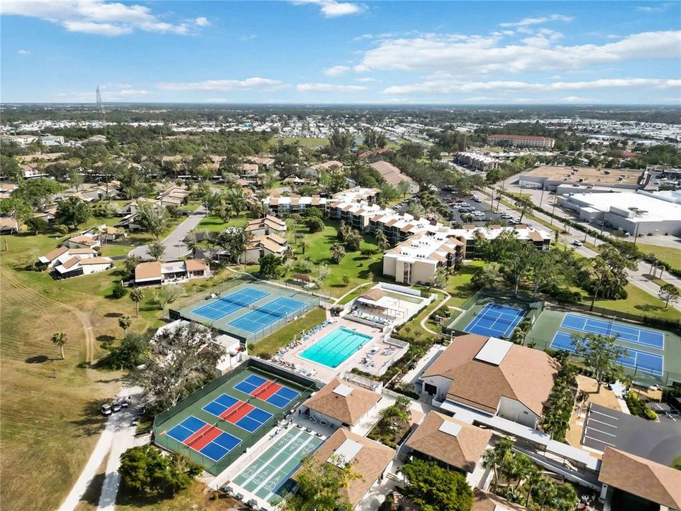 На продажу: $149,000 (2 спален, 2 ванн, 940 Квадратных фут)