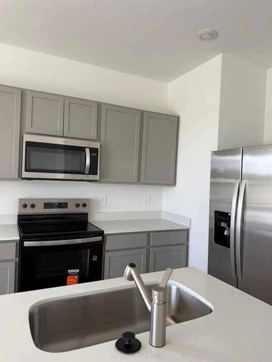 For Rent: $2,195 (3 beds, 2 baths, 1724 Square Feet)