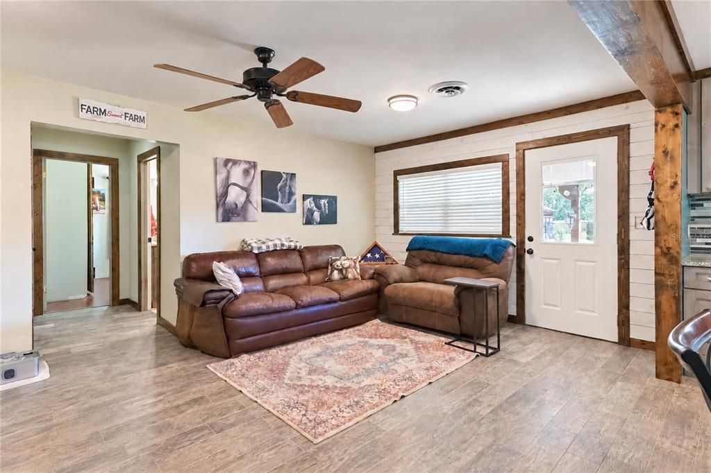 For Sale: $875,000 (2 beds, 1 baths, 1296 Square Feet)