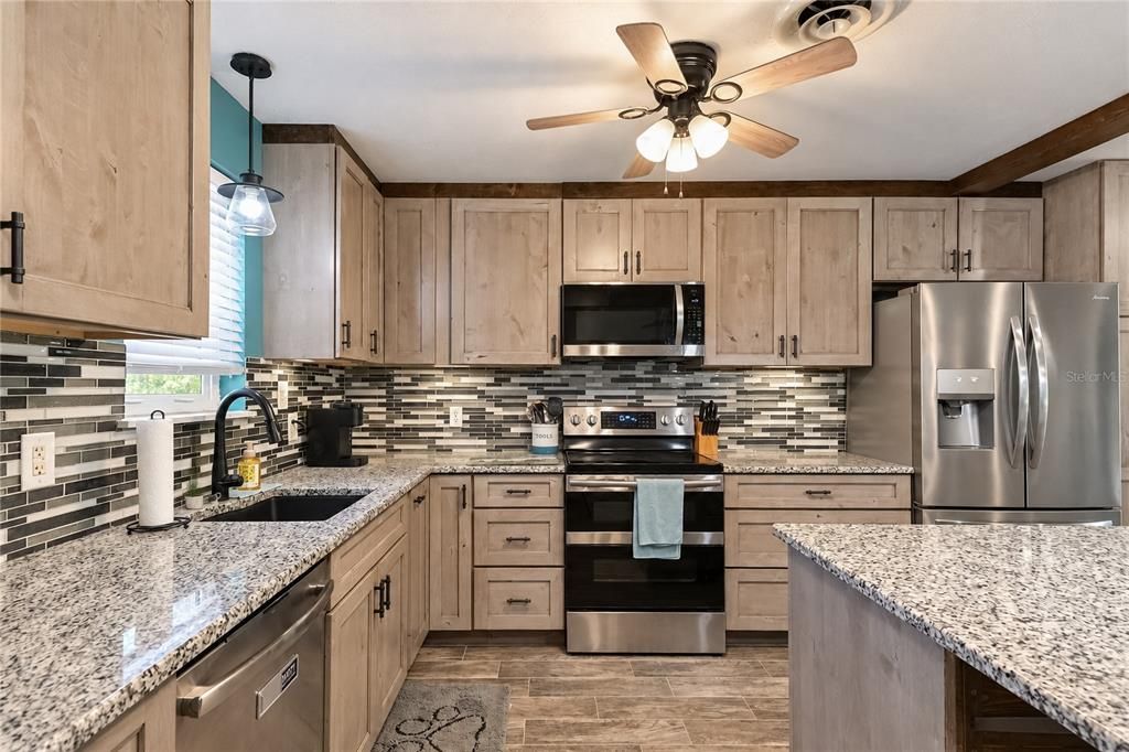 For Sale: $875,000 (2 beds, 1 baths, 1296 Square Feet)
