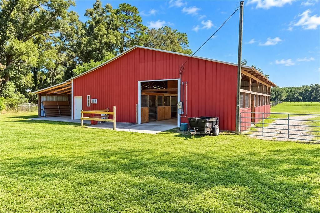 For Sale: $875,000 (2 beds, 1 baths, 1296 Square Feet)