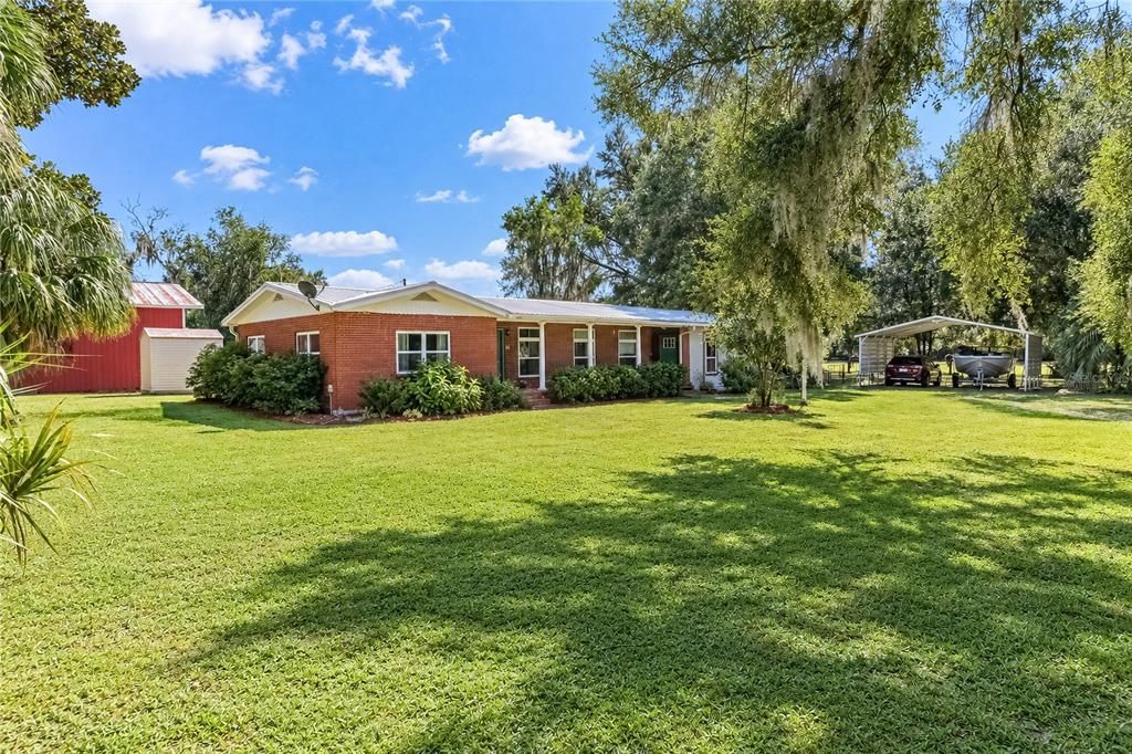 For Sale: $875,000 (2 beds, 1 baths, 1296 Square Feet)