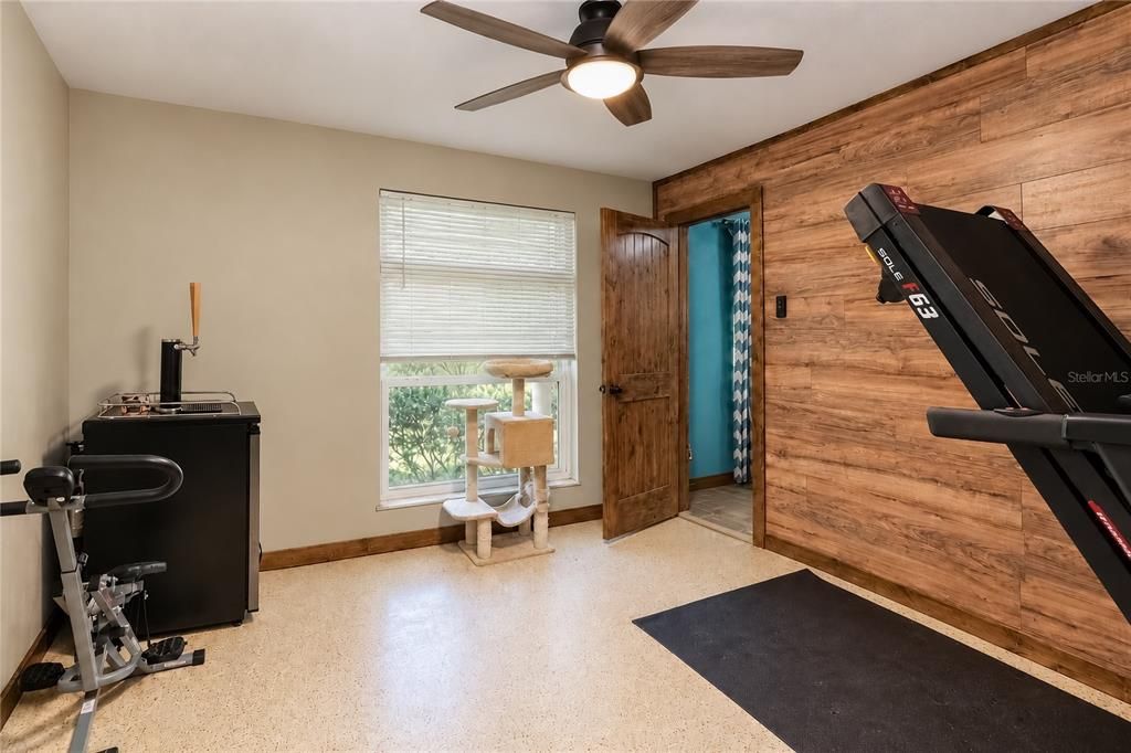For Sale: $875,000 (2 beds, 1 baths, 1296 Square Feet)