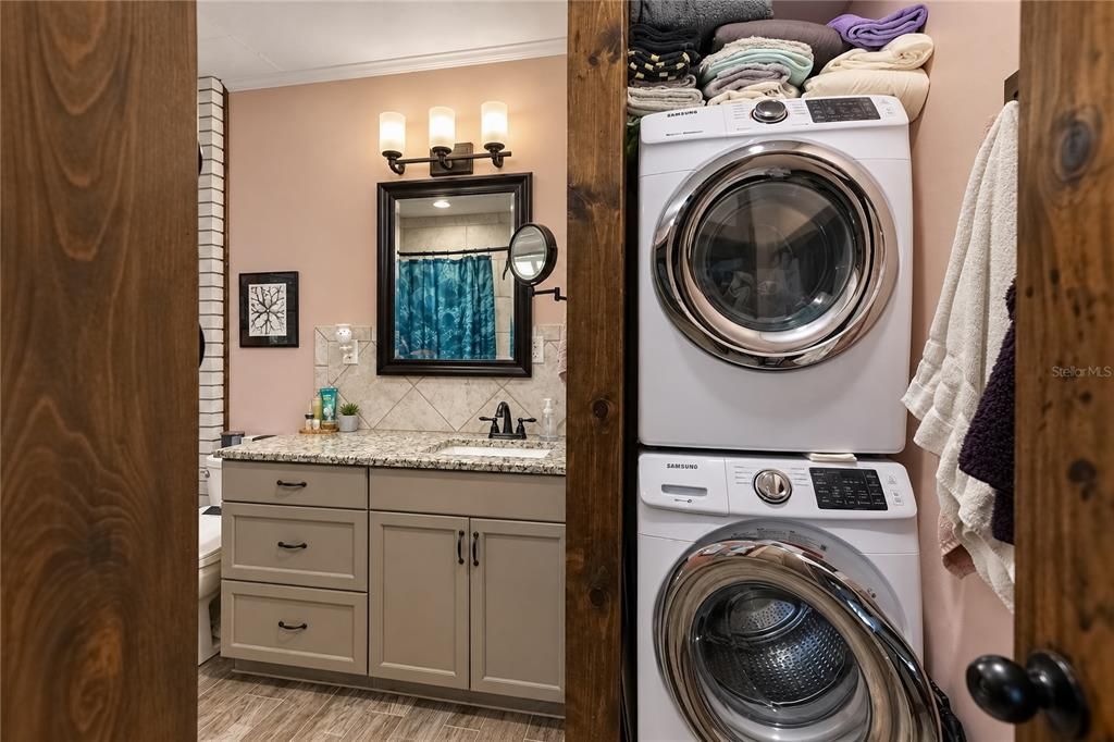 For Sale: $875,000 (2 beds, 1 baths, 1296 Square Feet)