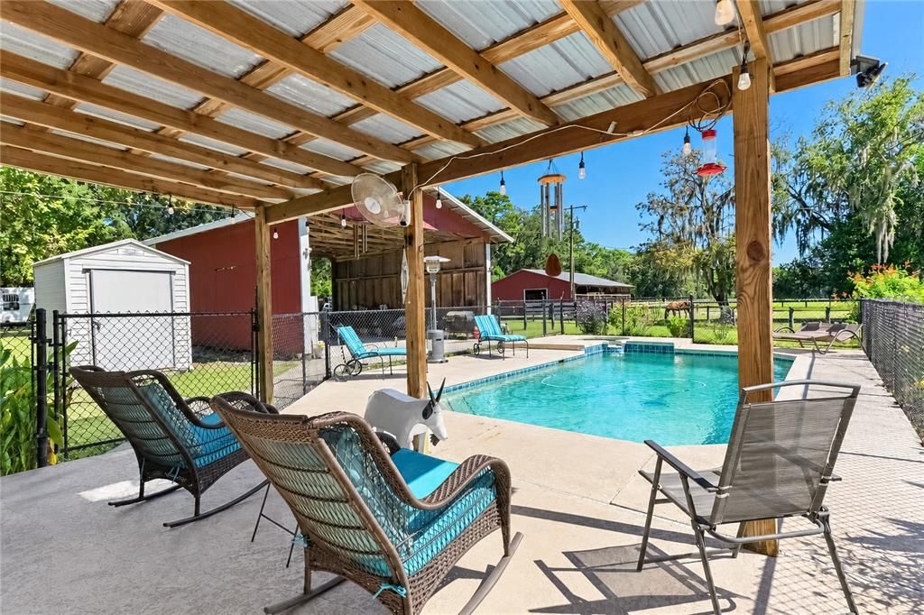 For Sale: $875,000 (2 beds, 1 baths, 1296 Square Feet)
