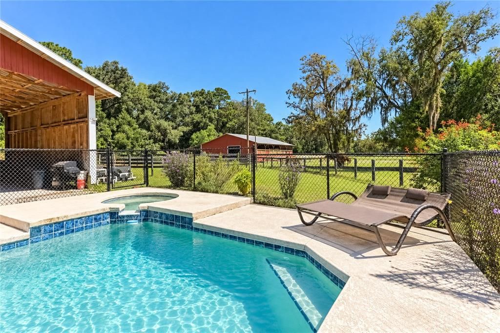 For Sale: $875,000 (2 beds, 1 baths, 1296 Square Feet)