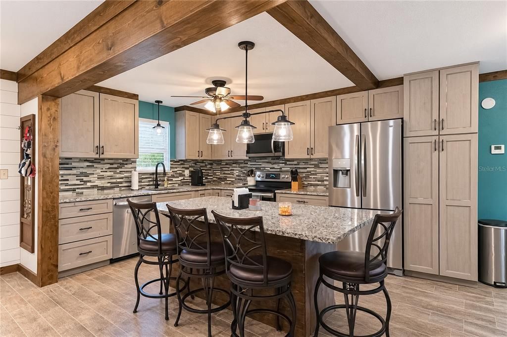 For Sale: $875,000 (2 beds, 1 baths, 1296 Square Feet)